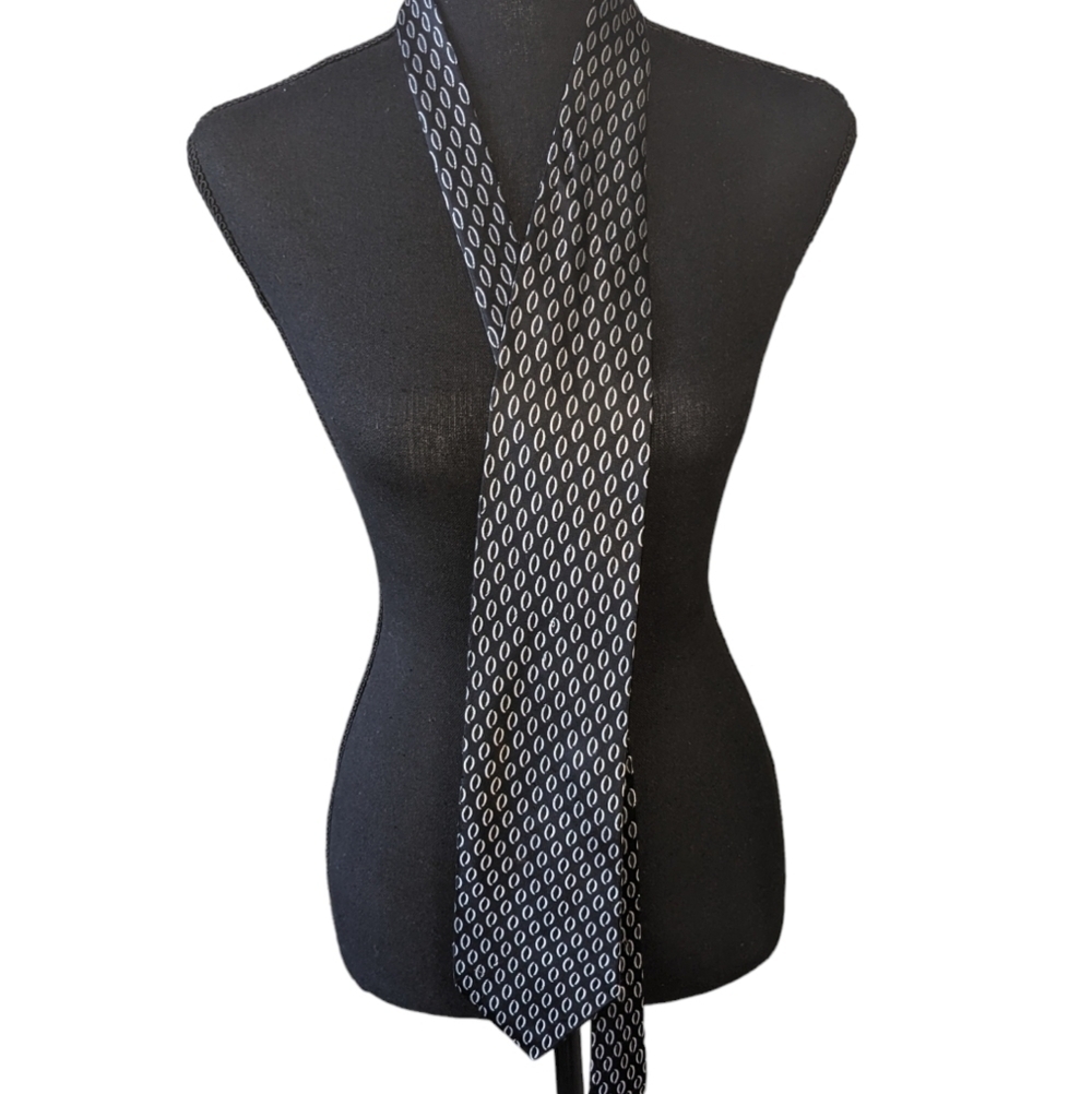 Pierre Cardin silk tie. Infinity circles. Business and career wear